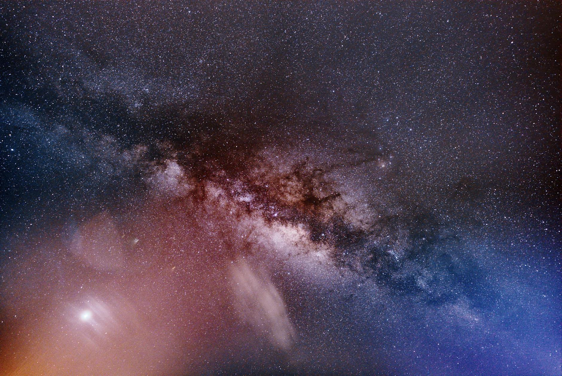 the milky way galaxy in the night sky